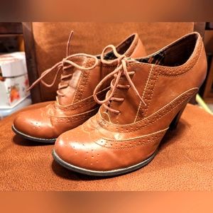 American Eagle Brown Heeled Oxford